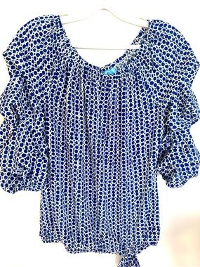Cece blouse Blue w/ White Pattern, Wear on or off shoulder Small EUC